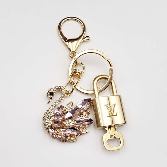 100% Auth Louis Vuitton Lock & Key with unbranded Bagcharm, Keycharm, Keychain - Picture 3 of 8